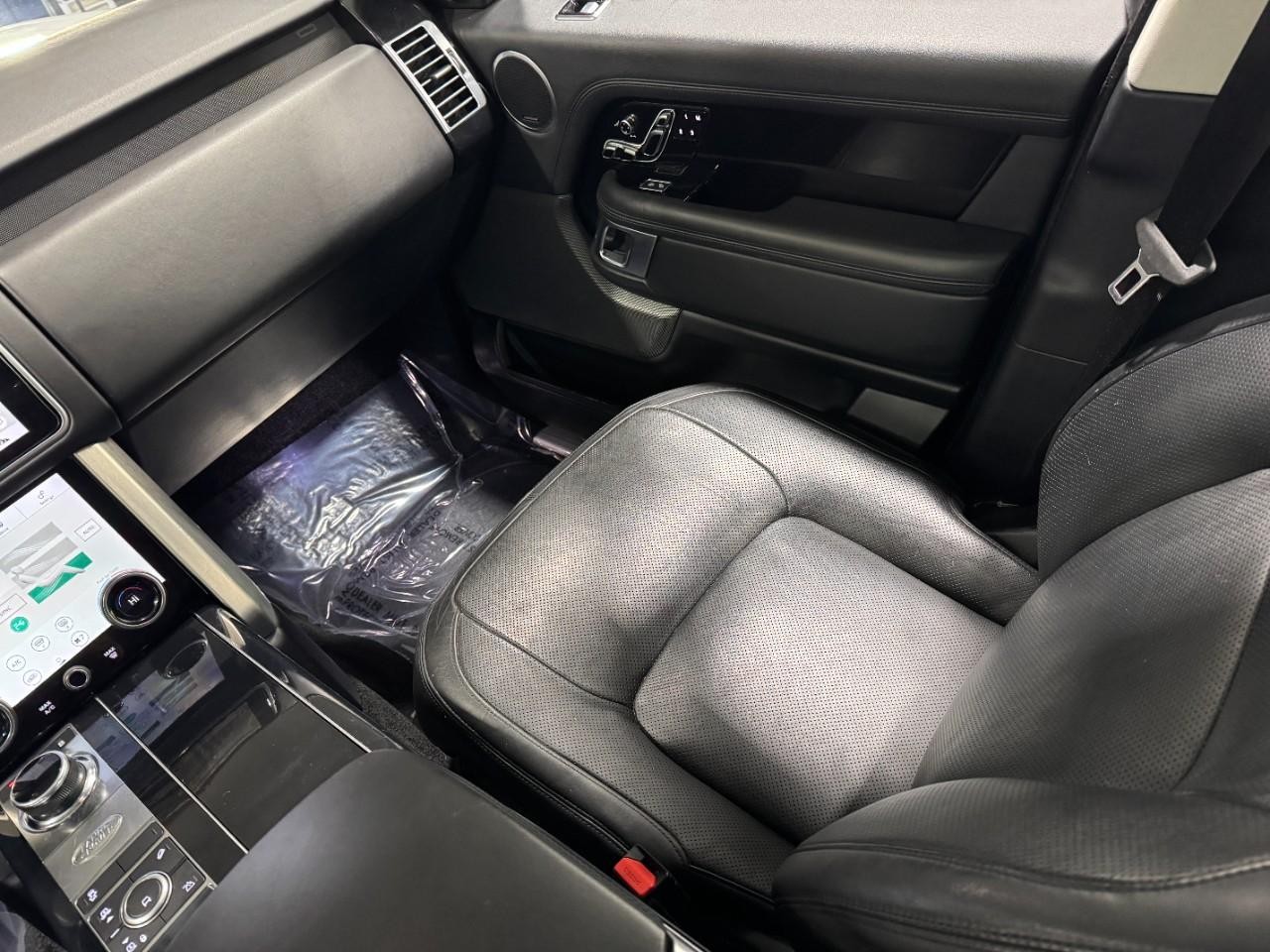 Land Rover Range Rover Vehicle Full-screen Gallery Image 18