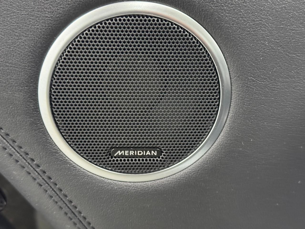 Land Rover Range Rover Vehicle Full-screen Gallery Image 25