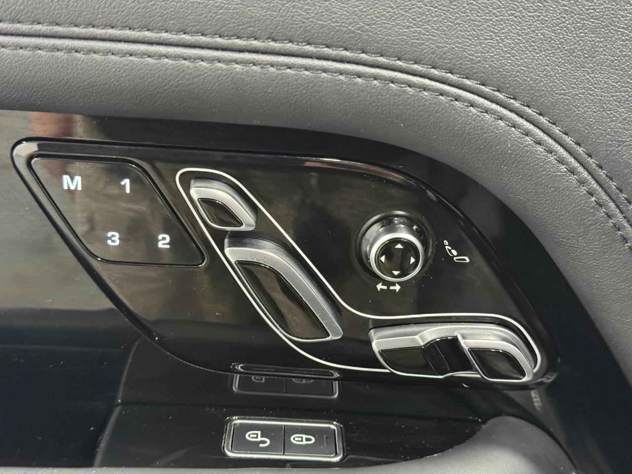 Land Rover Range Rover Vehicle Full-screen Gallery Image 26