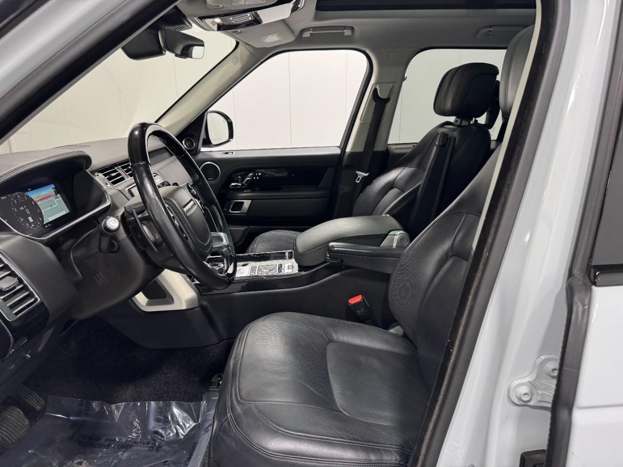 Land Rover Range Rover Vehicle Full-screen Gallery Image 28