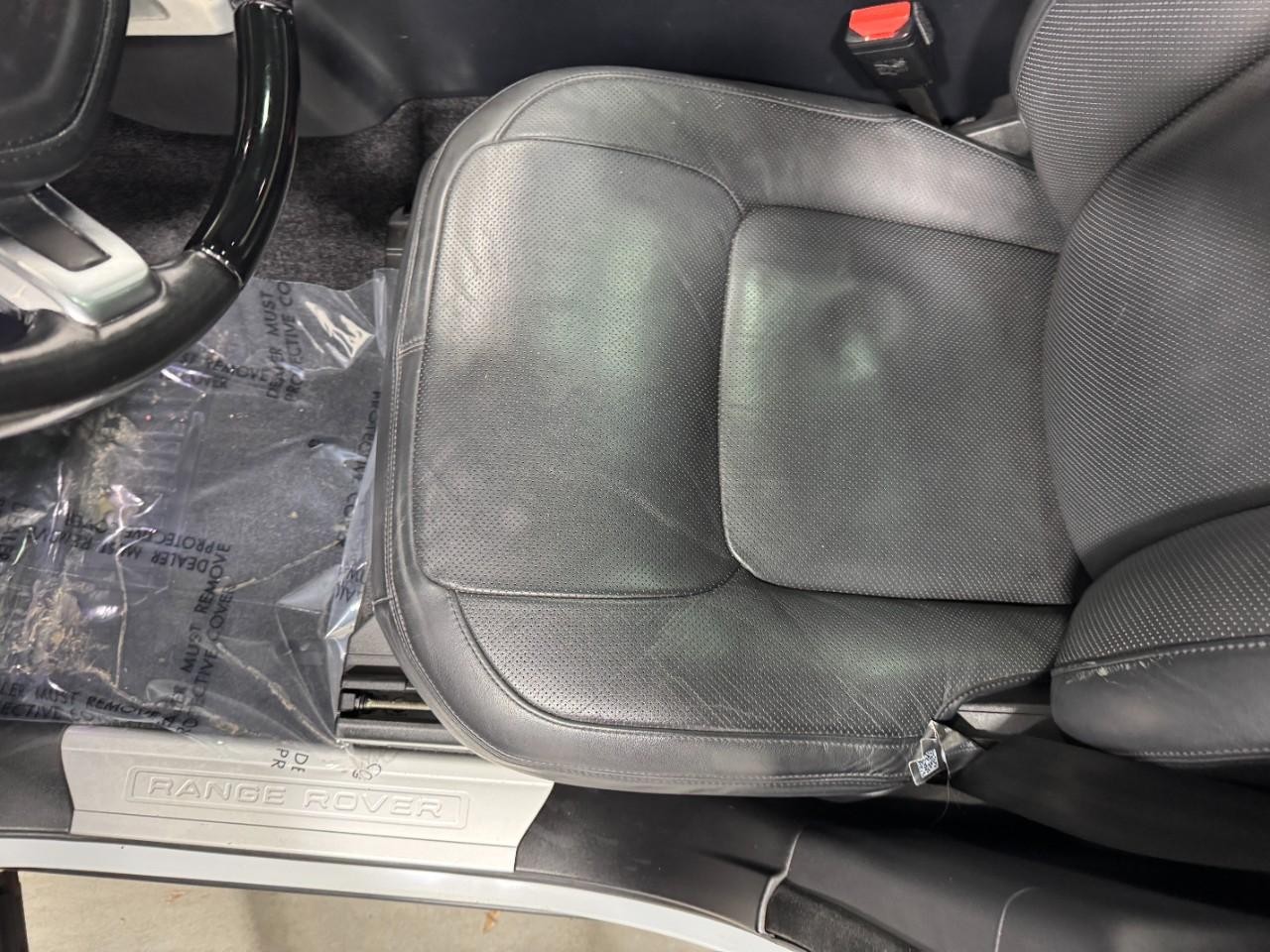 Land Rover Range Rover Vehicle Full-screen Gallery Image 29