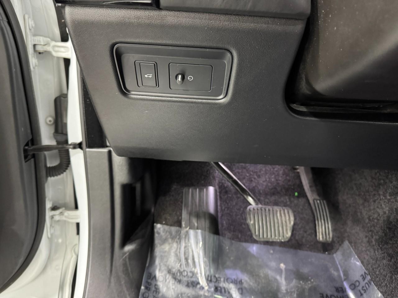 Land Rover Range Rover Vehicle Full-screen Gallery Image 30