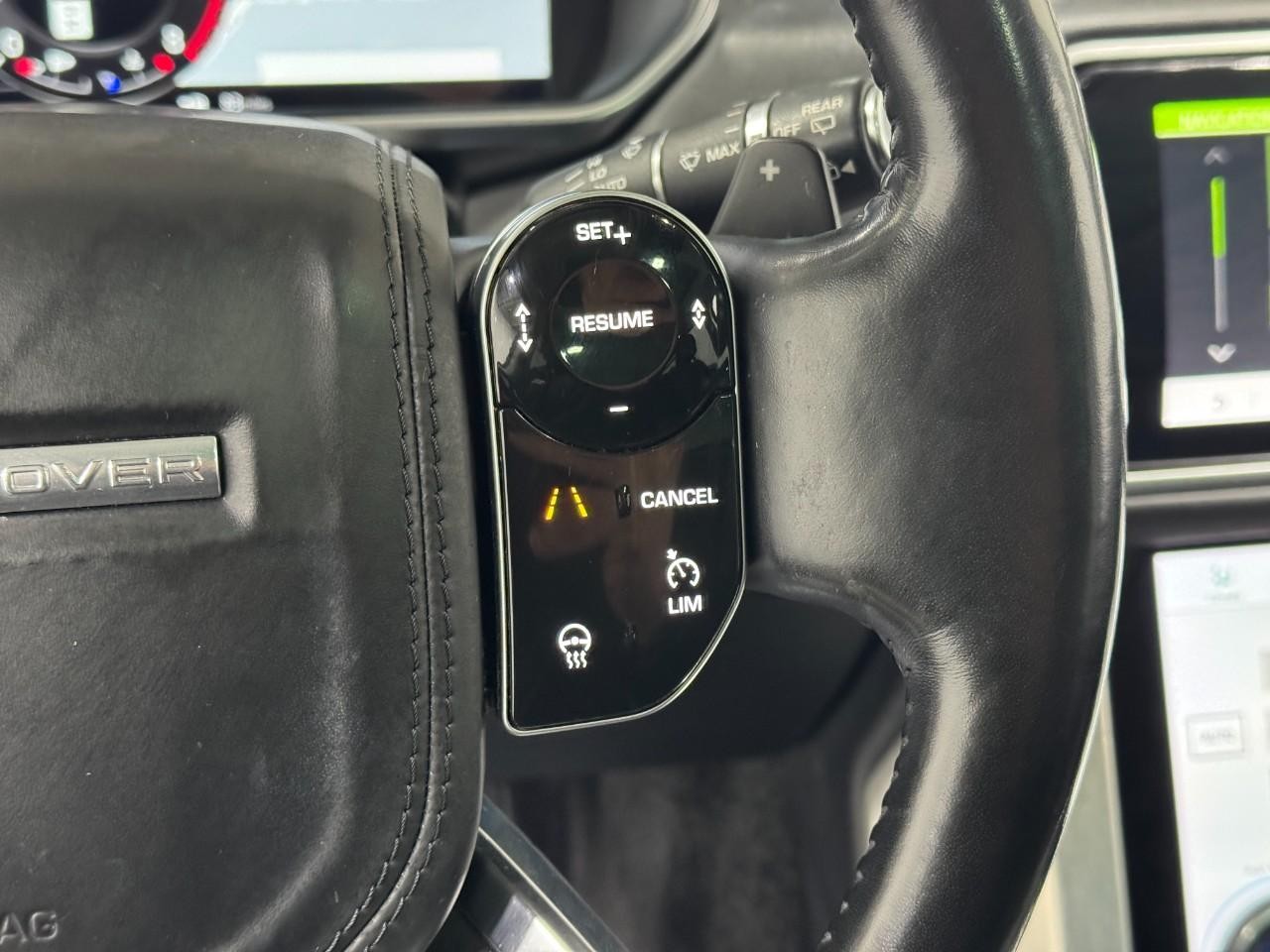 Land Rover Range Rover Vehicle Full-screen Gallery Image 32