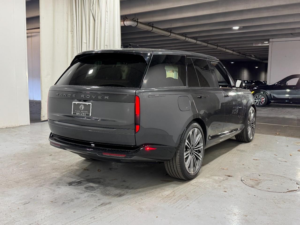 Land Rover Range Rover Vehicle Full-screen Gallery Image 4