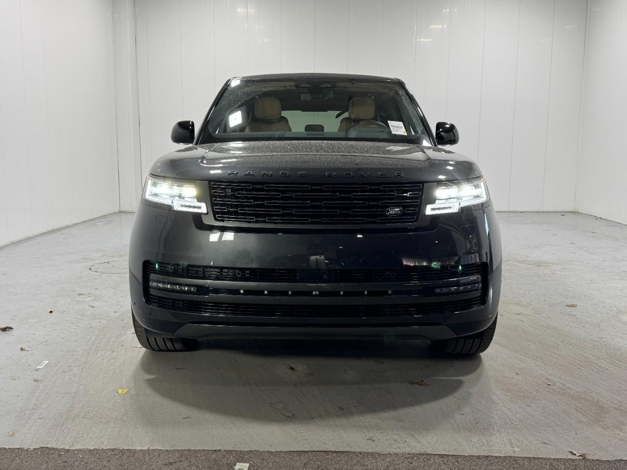Land Rover Range Rover Vehicle Full-screen Gallery Image 7