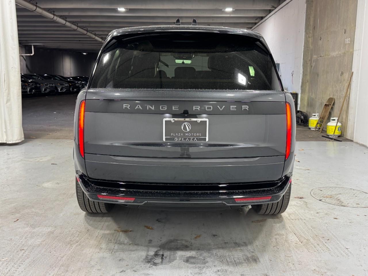 Land Rover Range Rover Vehicle Full-screen Gallery Image 9