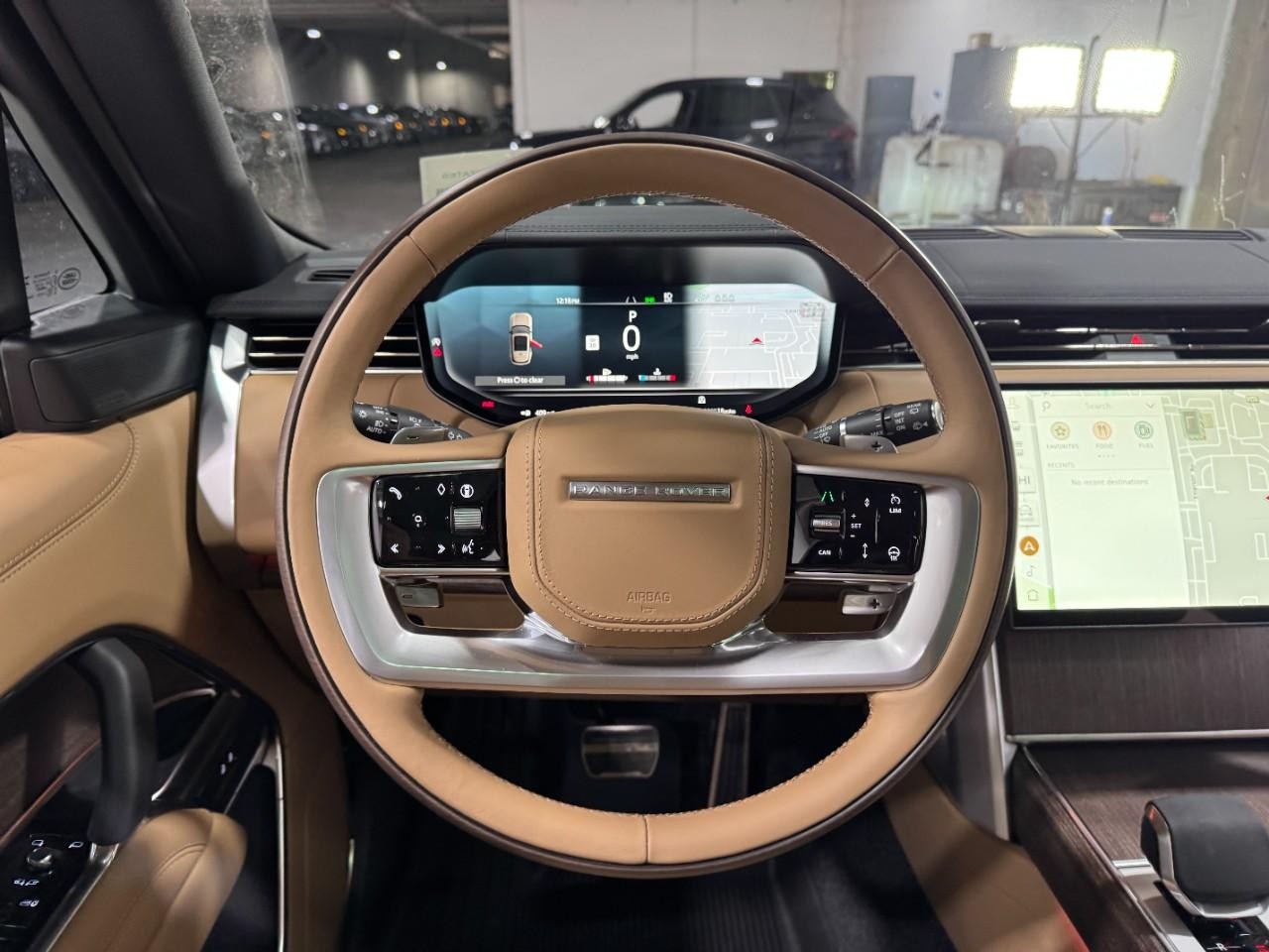 Land Rover Range Rover Vehicle Full-screen Gallery Image 14