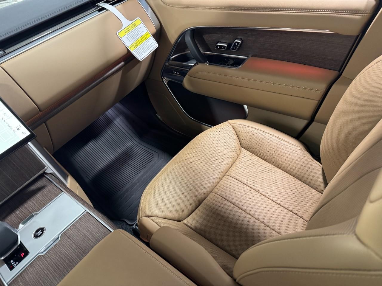 Land Rover Range Rover Vehicle Full-screen Gallery Image 17