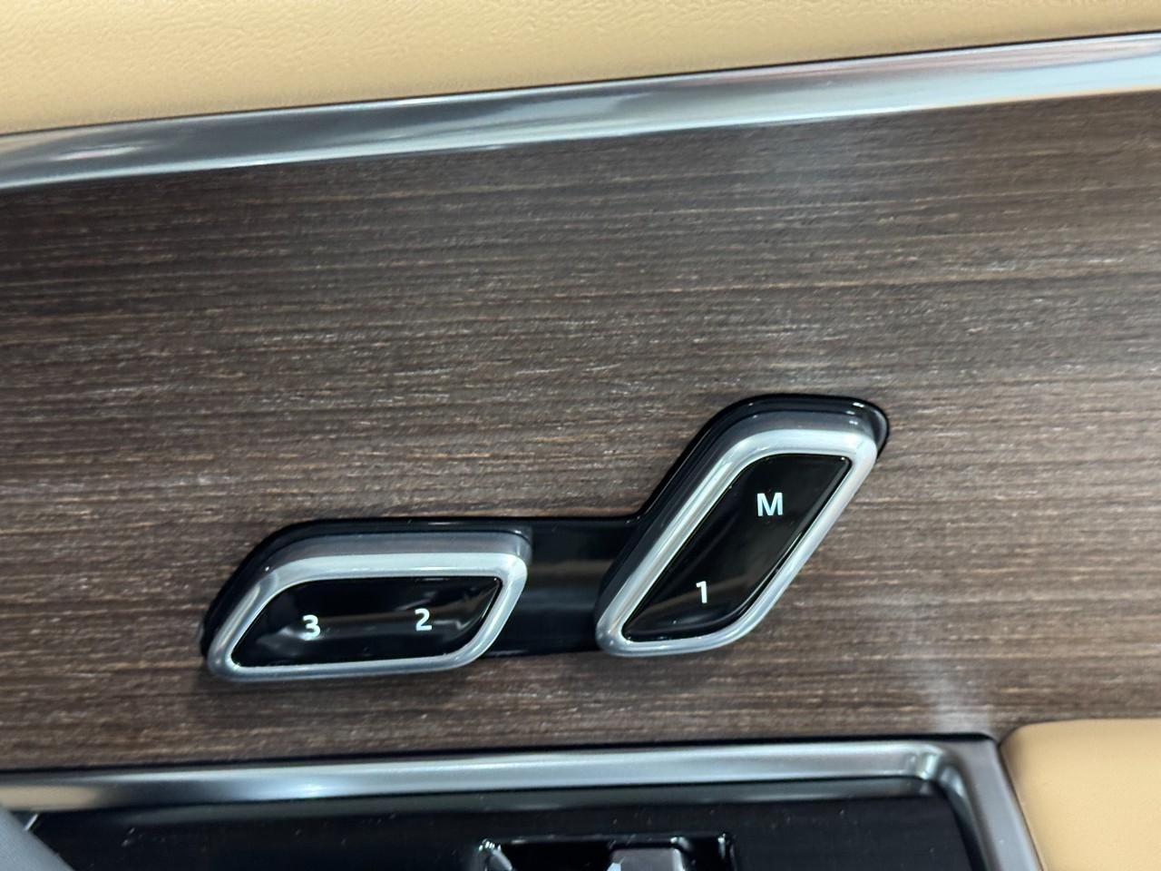 Land Rover Range Rover Vehicle Full-screen Gallery Image 20