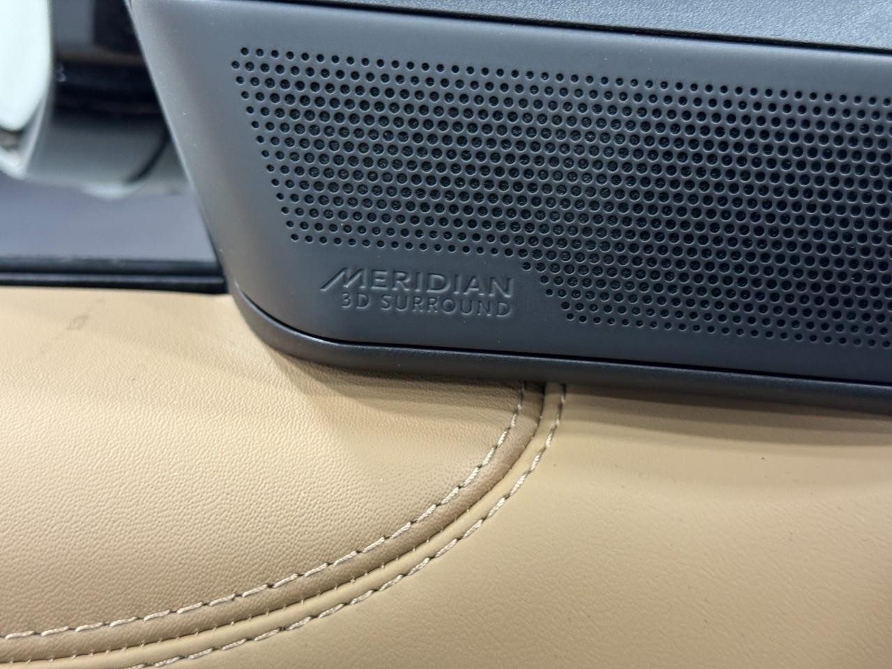 Land Rover Range Rover Vehicle Full-screen Gallery Image 23