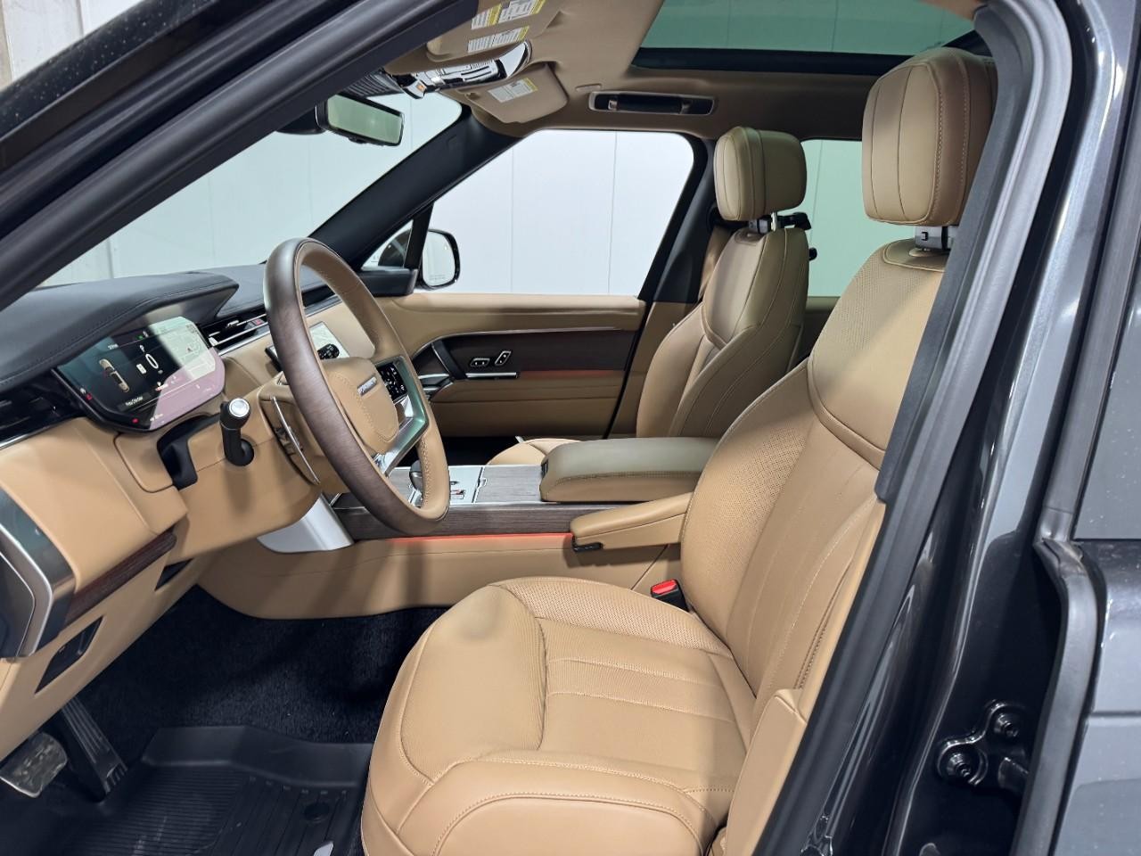 Land Rover Range Rover Vehicle Full-screen Gallery Image 27