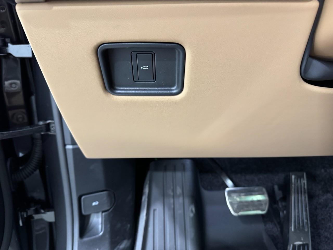 Land Rover Range Rover Vehicle Full-screen Gallery Image 29