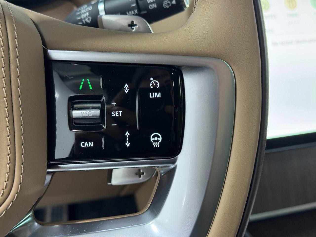 Land Rover Range Rover Vehicle Full-screen Gallery Image 31