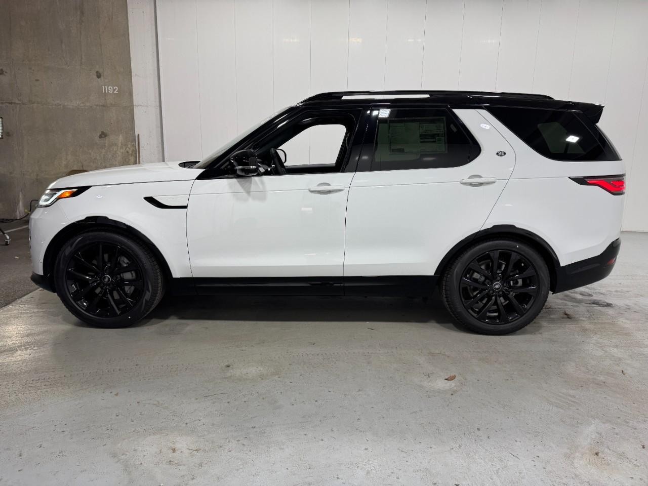 Land Rover Discovery Vehicle Full-screen Gallery Image 2