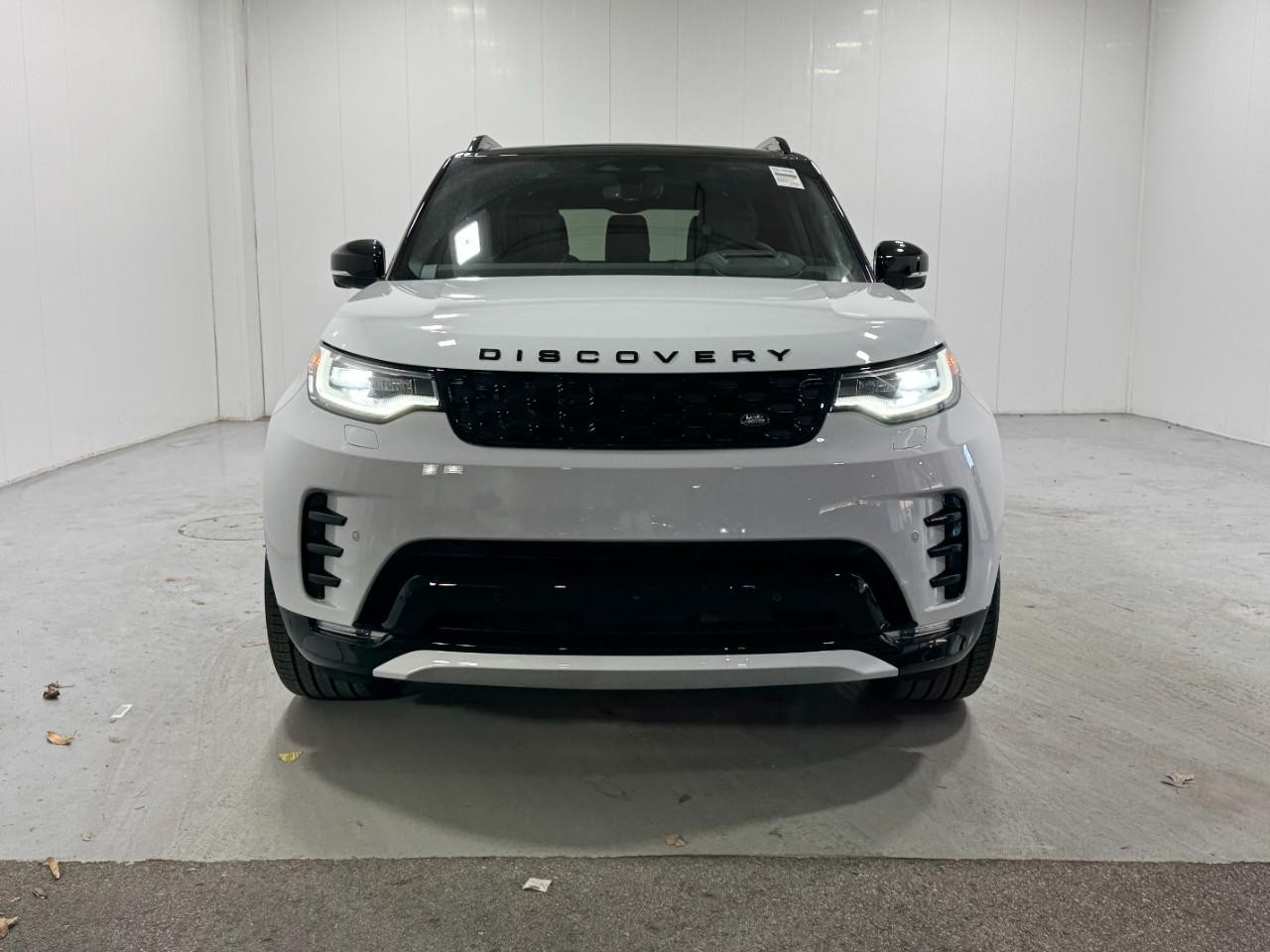 Land Rover Discovery Vehicle Full-screen Gallery Image 7