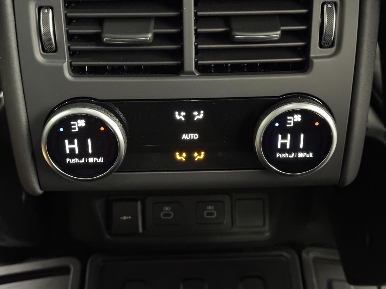 Land Rover Discovery Vehicle Full-screen Gallery Image 11