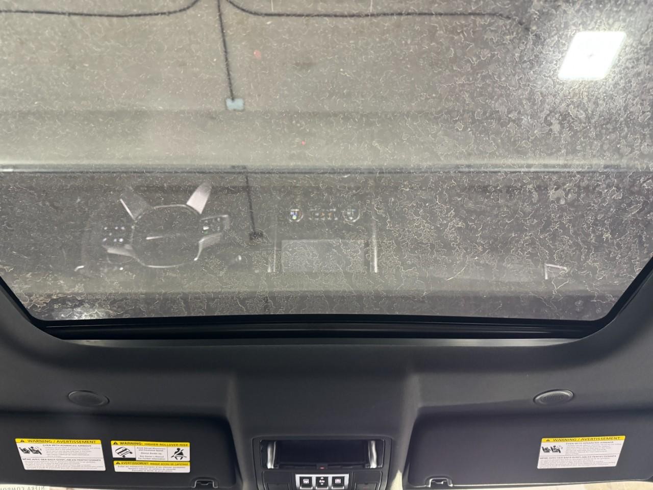 Land Rover Discovery Vehicle Full-screen Gallery Image 12