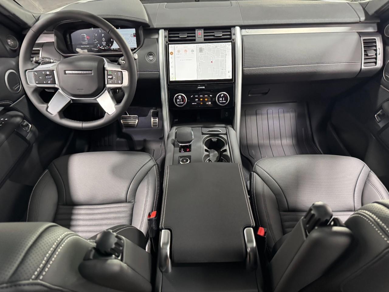 Land Rover Discovery Vehicle Full-screen Gallery Image 13