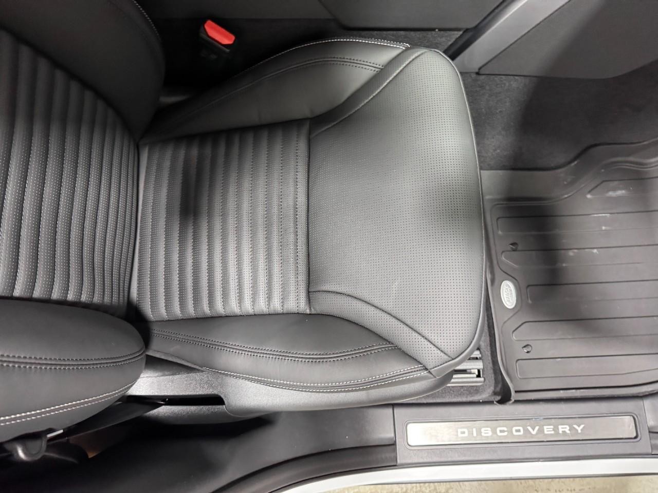 Land Rover Discovery Vehicle Full-screen Gallery Image 20