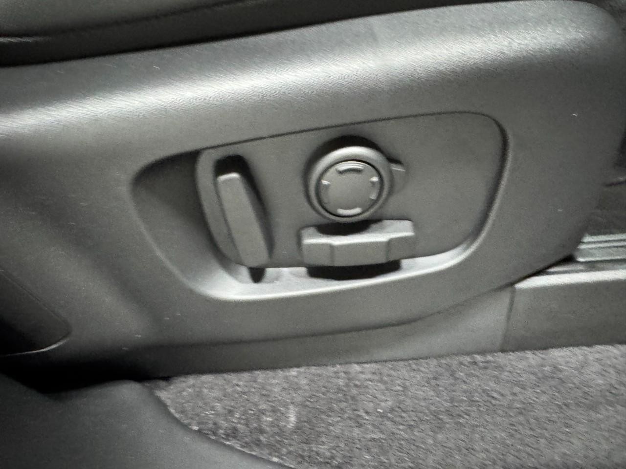 Land Rover Discovery Vehicle Full-screen Gallery Image 21