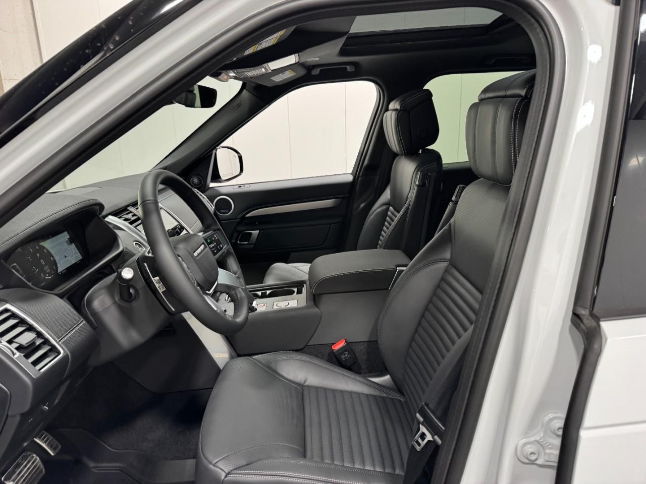 Land Rover Discovery Vehicle Full-screen Gallery Image 28