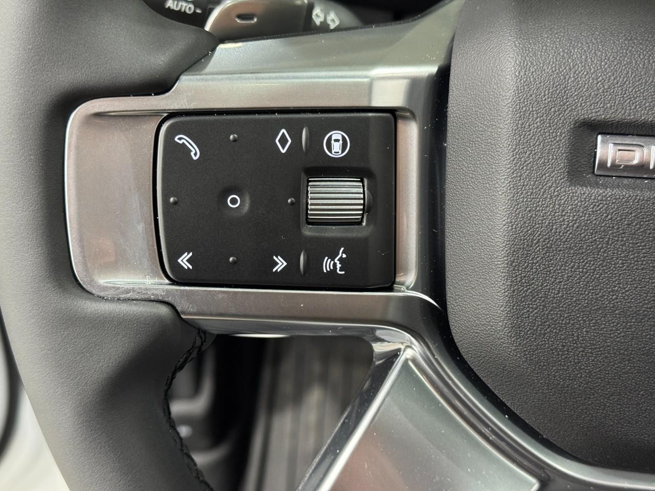 Land Rover Discovery Vehicle Full-screen Gallery Image 32