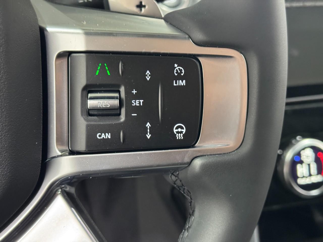 Land Rover Discovery Vehicle Full-screen Gallery Image 33