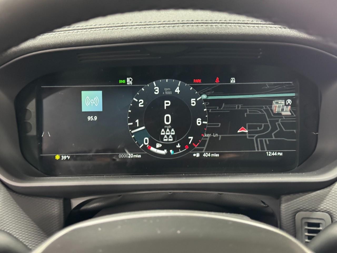 Land Rover Discovery Vehicle Full-screen Gallery Image 34