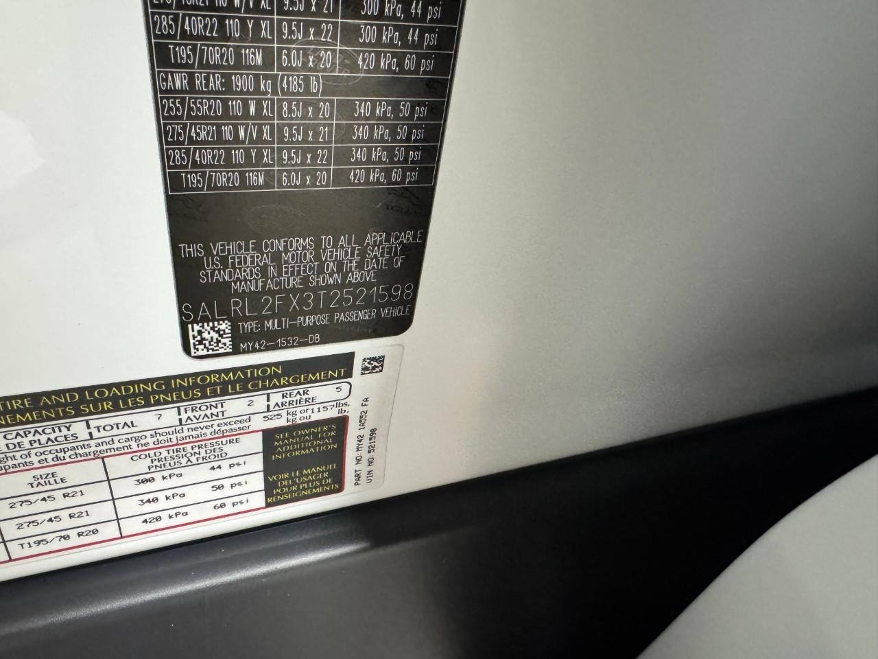 Land Rover Discovery Vehicle Full-screen Gallery Image 36