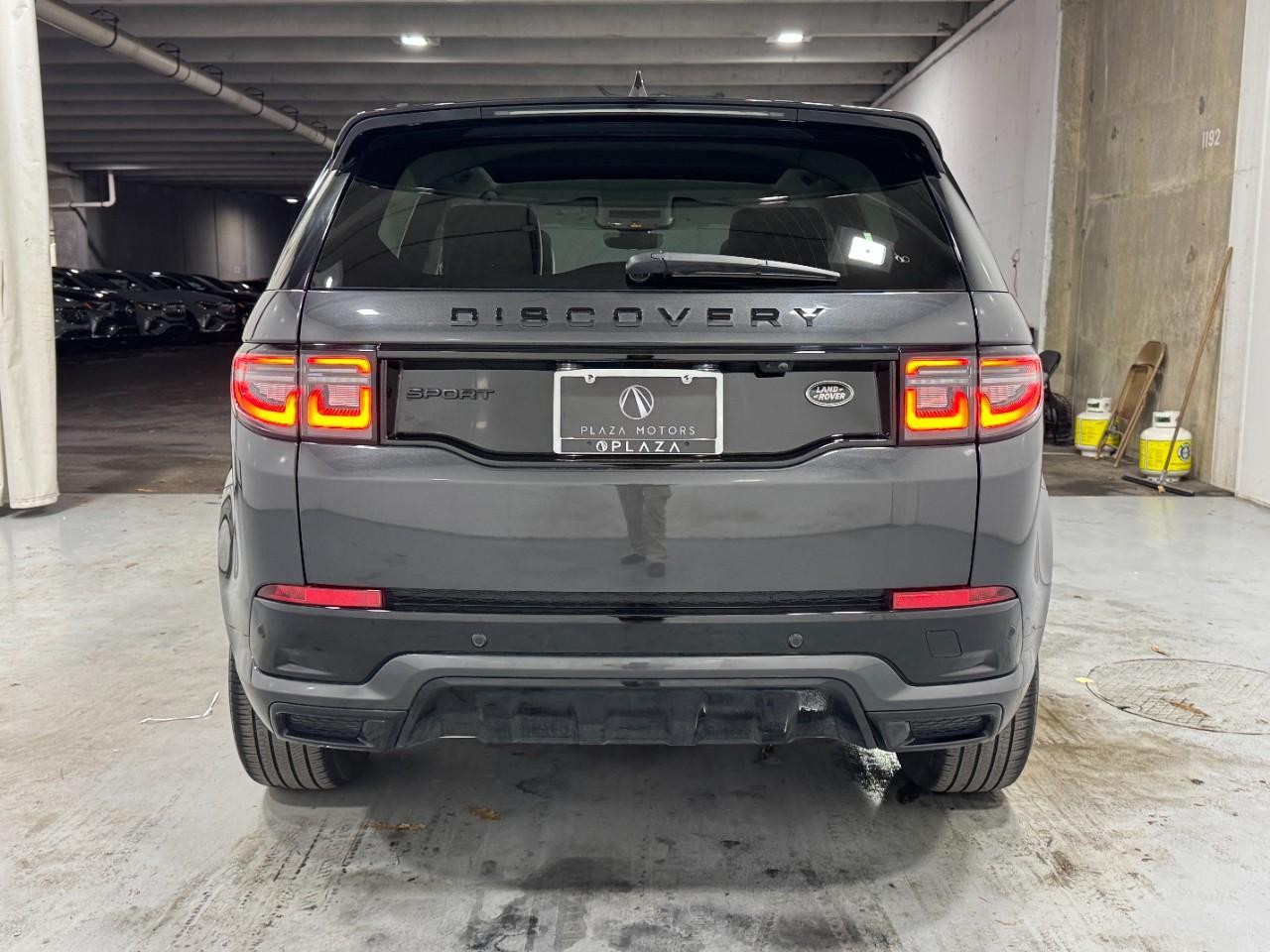 Land Rover Discovery Sport Vehicle Full-screen Gallery Image 9