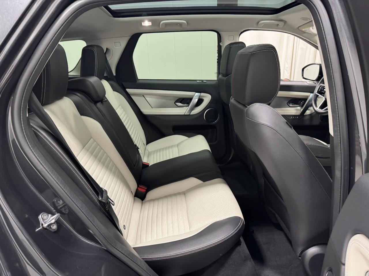 Land Rover Discovery Sport Vehicle Full-screen Gallery Image 10