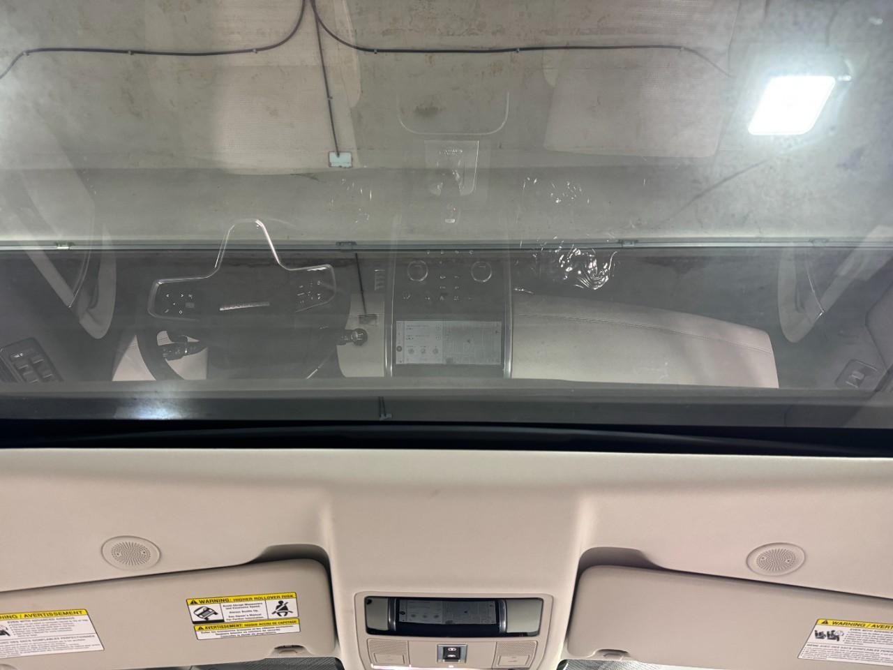 Land Rover Discovery Sport Vehicle Full-screen Gallery Image 12