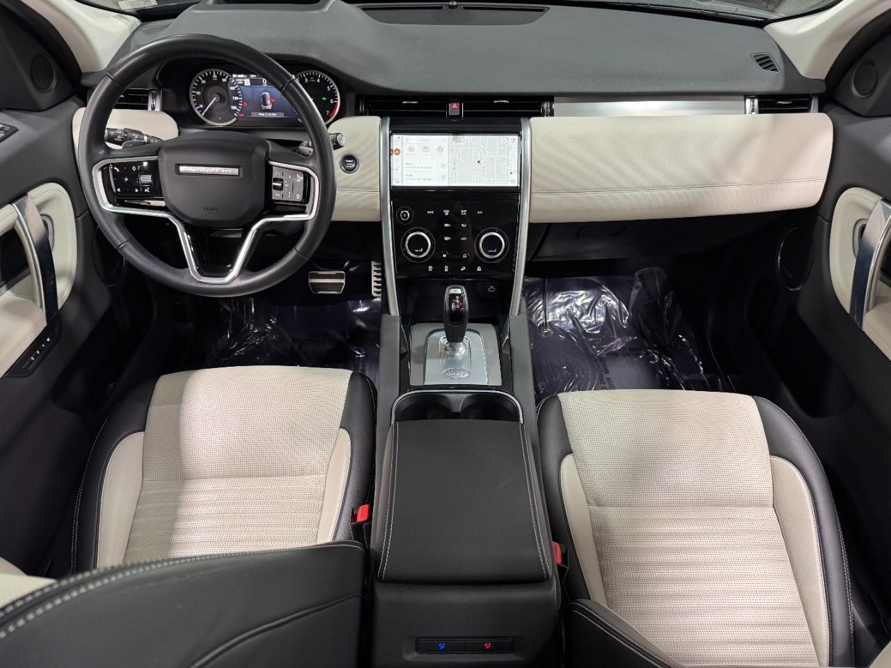 Land Rover Discovery Sport Vehicle Full-screen Gallery Image 13