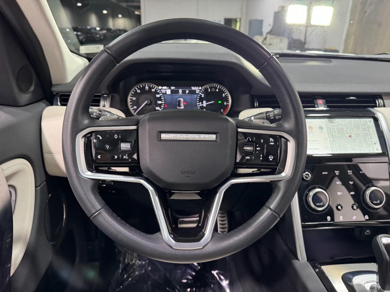 Land Rover Discovery Sport Vehicle Full-screen Gallery Image 14