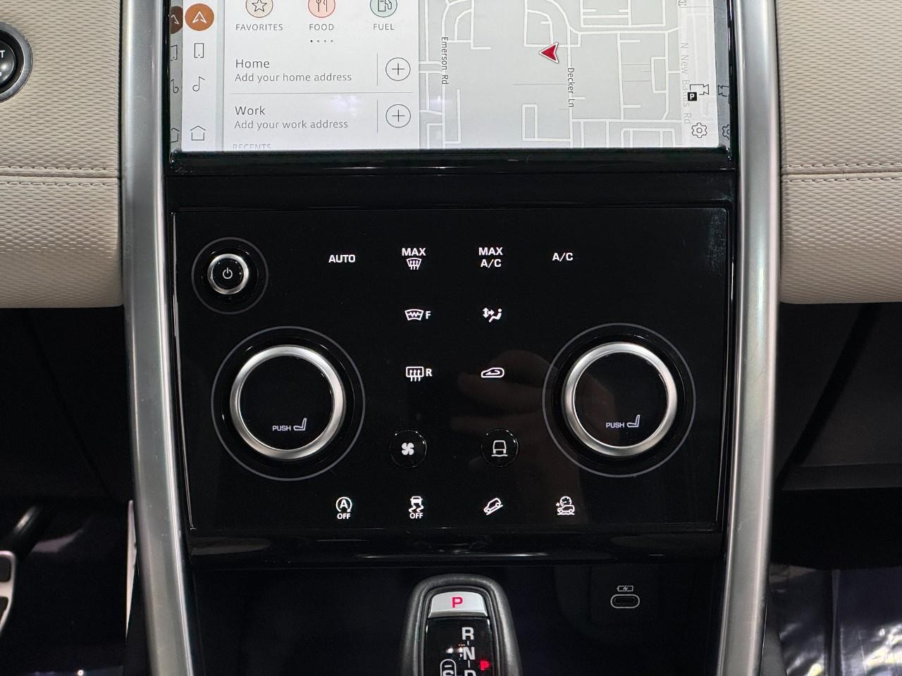 Land Rover Discovery Sport Vehicle Full-screen Gallery Image 15