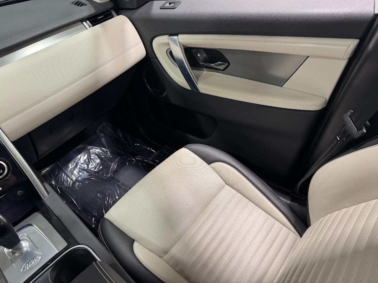 Land Rover Discovery Sport Vehicle Full-screen Gallery Image 17