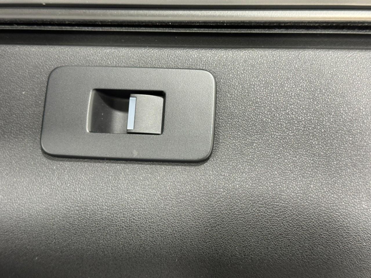 Land Rover Discovery Sport Vehicle Full-screen Gallery Image 21