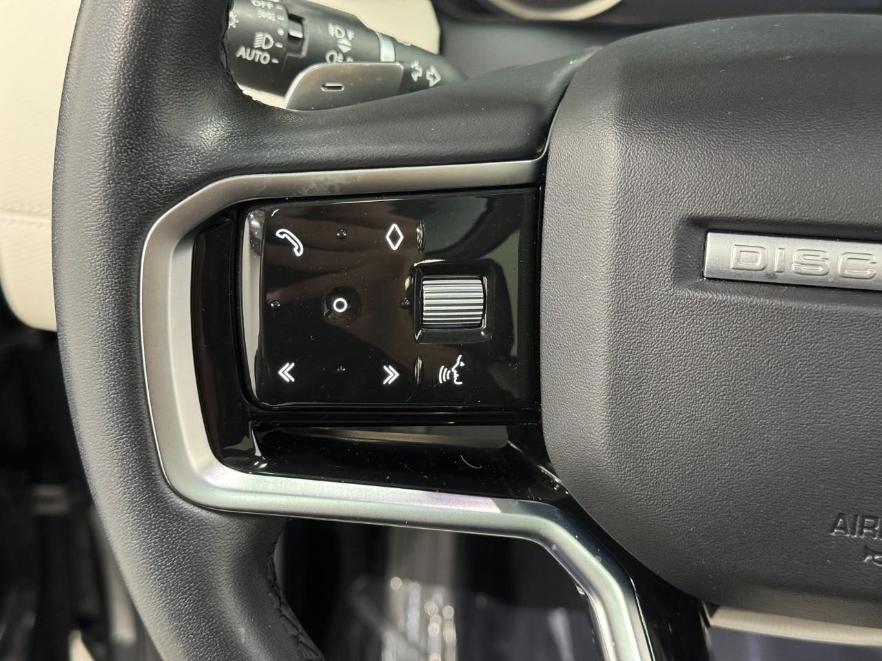 Land Rover Discovery Sport Vehicle Full-screen Gallery Image 30