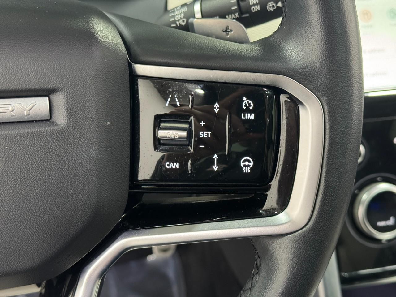 Land Rover Discovery Sport Vehicle Full-screen Gallery Image 31