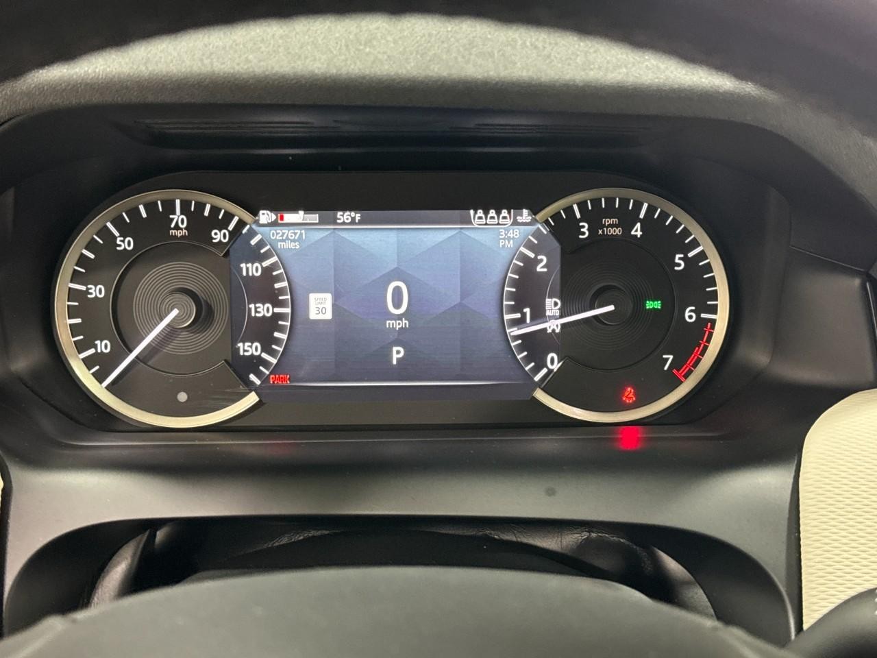 Land Rover Discovery Sport Vehicle Full-screen Gallery Image 32