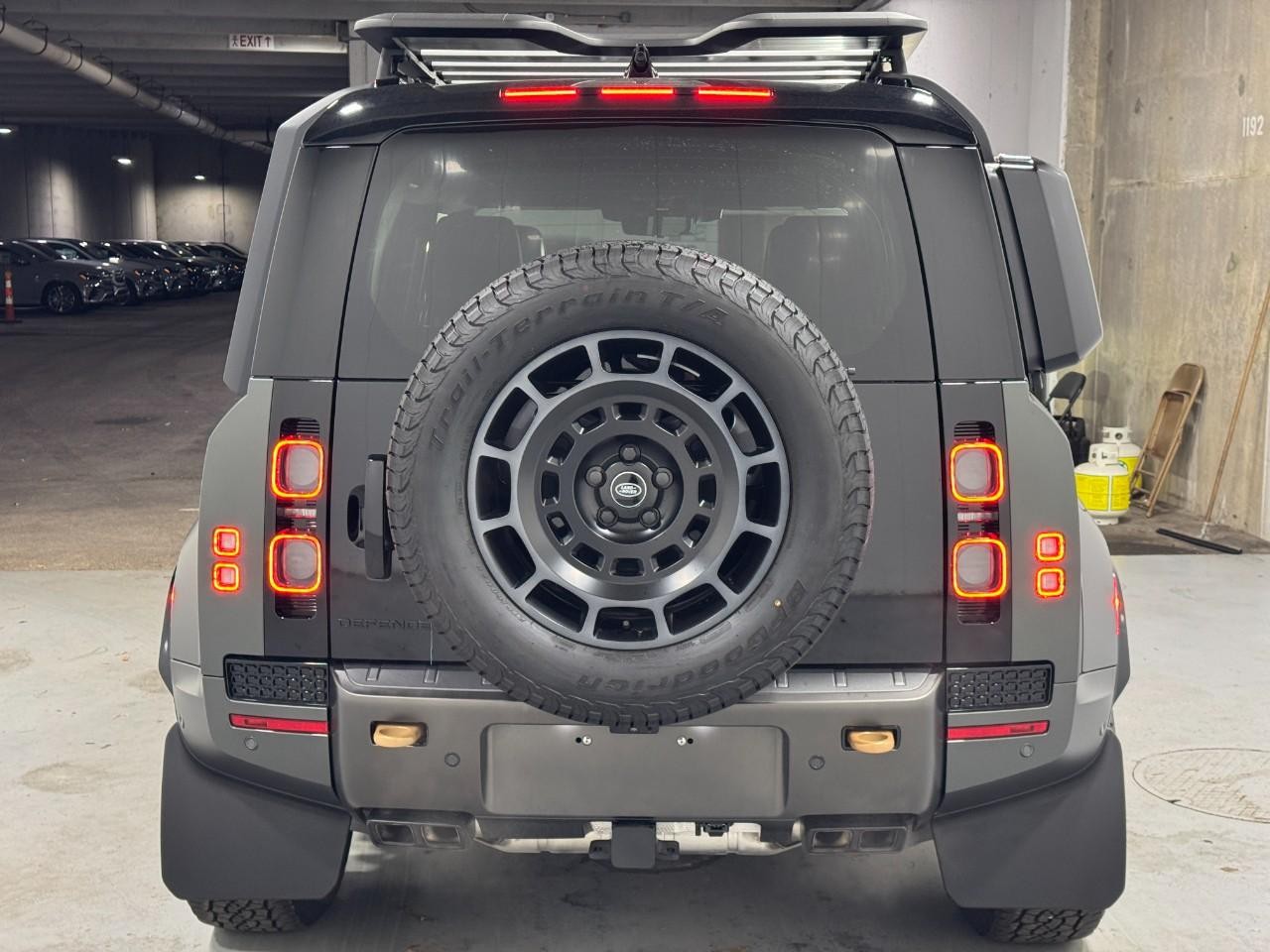 Land Rover Defender Vehicle Full-screen Gallery Image 4