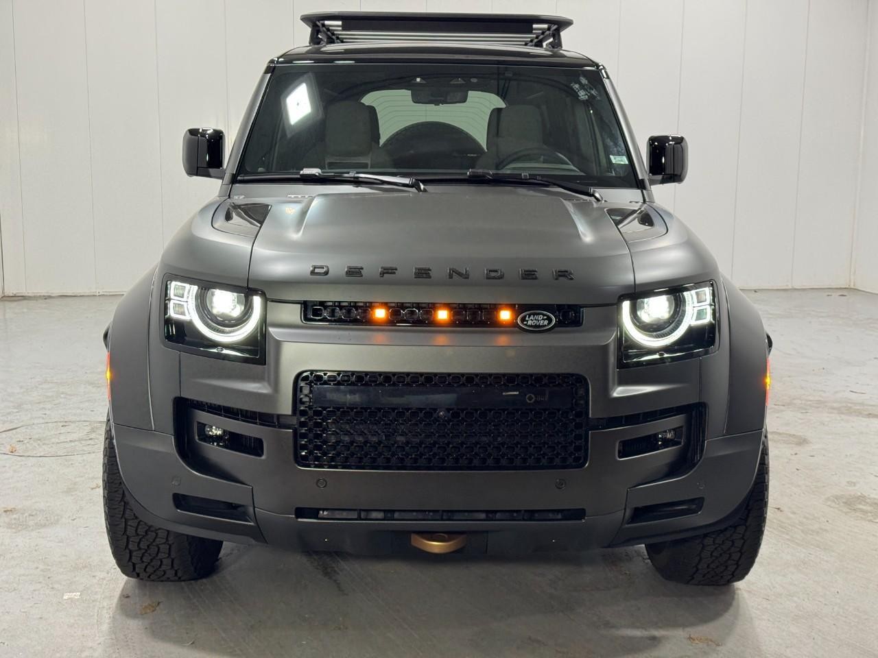 Land Rover Defender Vehicle Full-screen Gallery Image 9