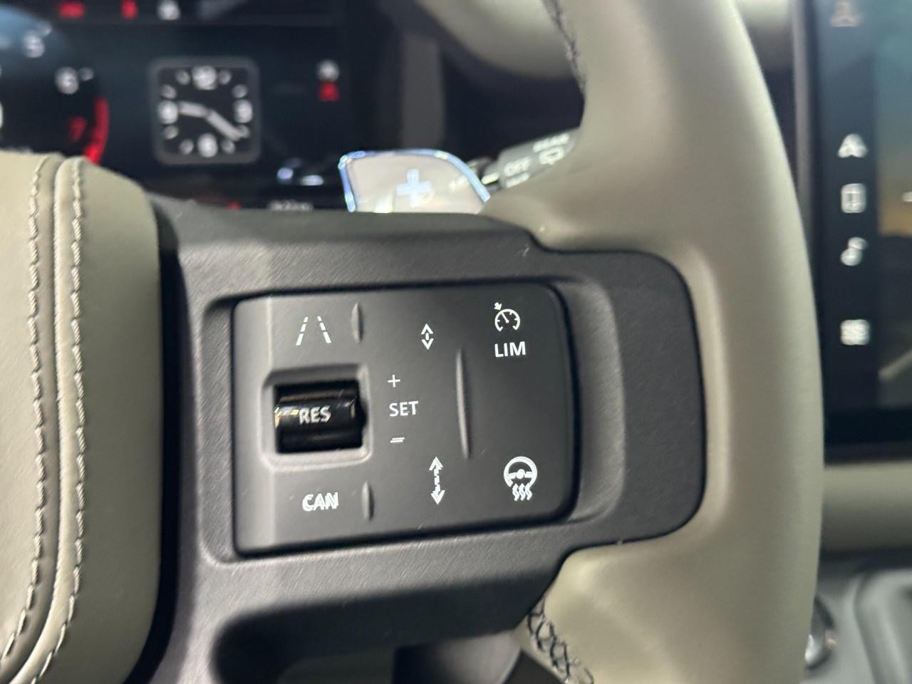 Land Rover Defender Vehicle Full-screen Gallery Image 22