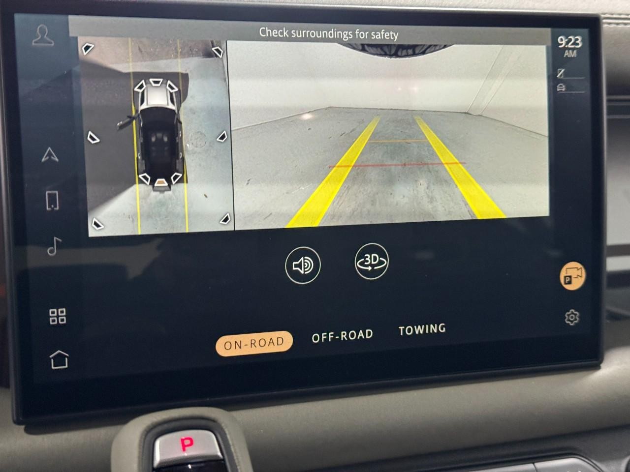 Land Rover Defender Vehicle Full-screen Gallery Image 26