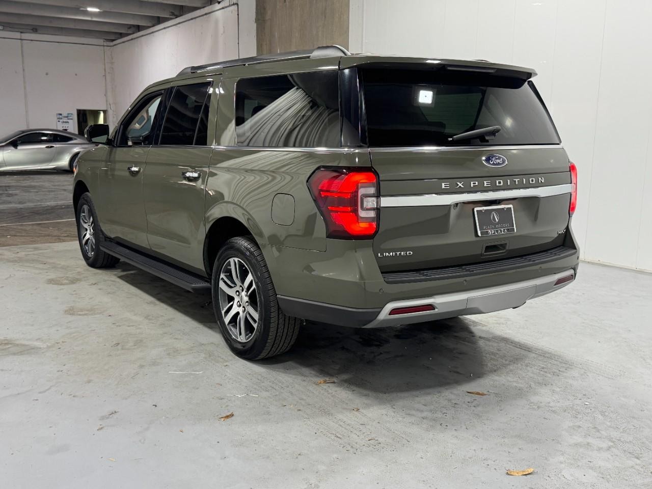 Ford Expedition Max Vehicle Full-screen Gallery Image 03