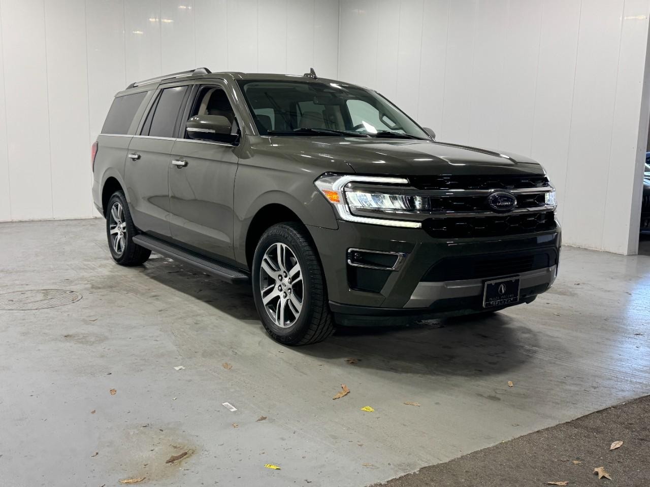 Ford Expedition Max Vehicle Full-screen Gallery Image 06