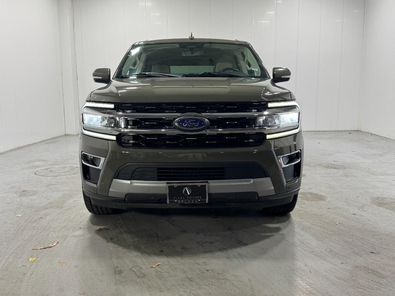 Ford Expedition Max Vehicle Full-screen Gallery Image 07