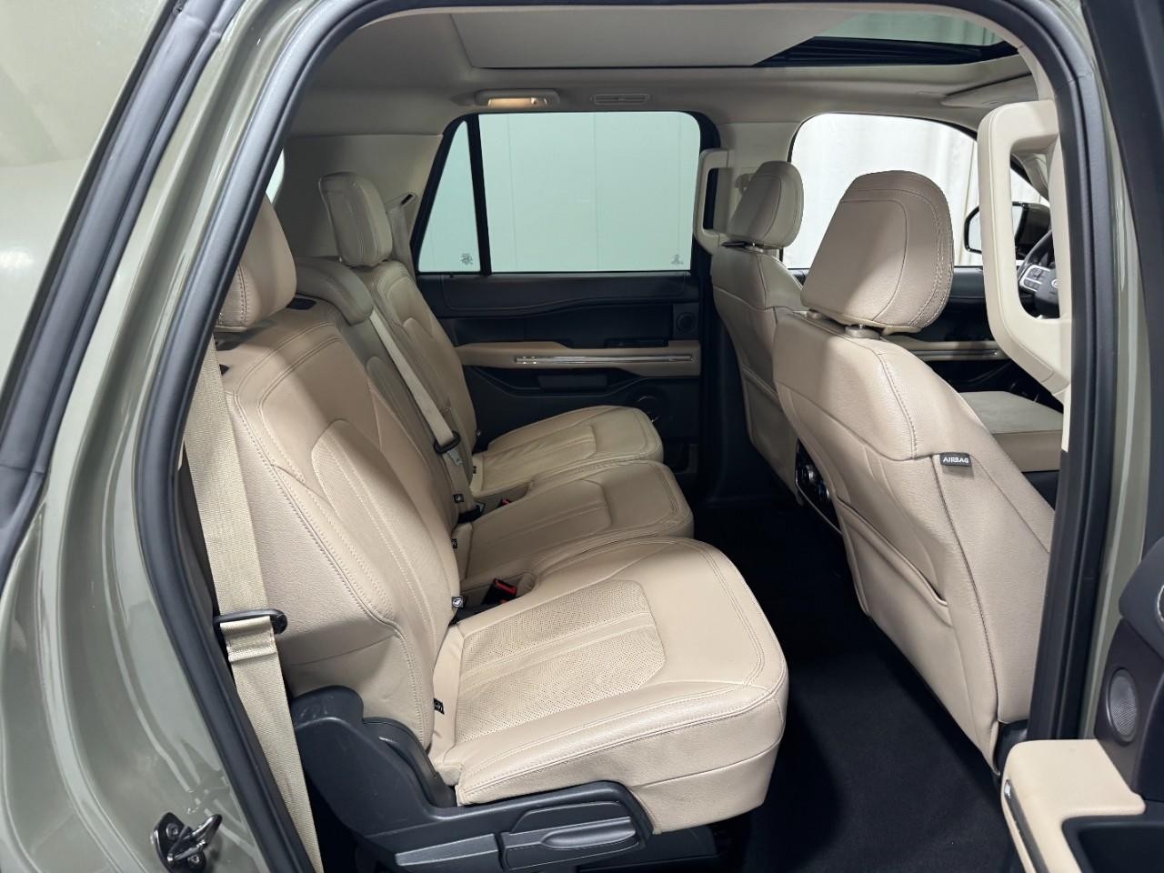 Ford Expedition Max Vehicle Full-screen Gallery Image 12