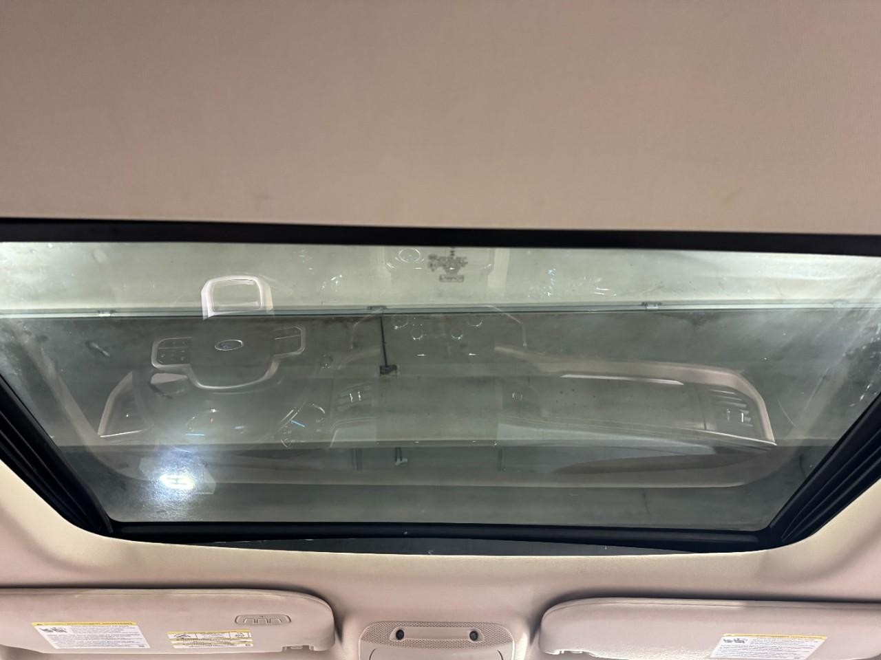 Ford Expedition Max Vehicle Full-screen Gallery Image 14