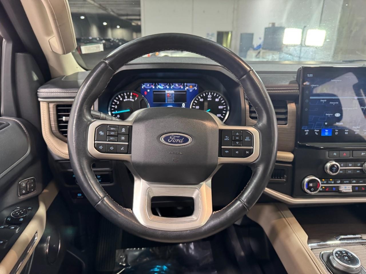 Ford Expedition Max Vehicle Full-screen Gallery Image 16